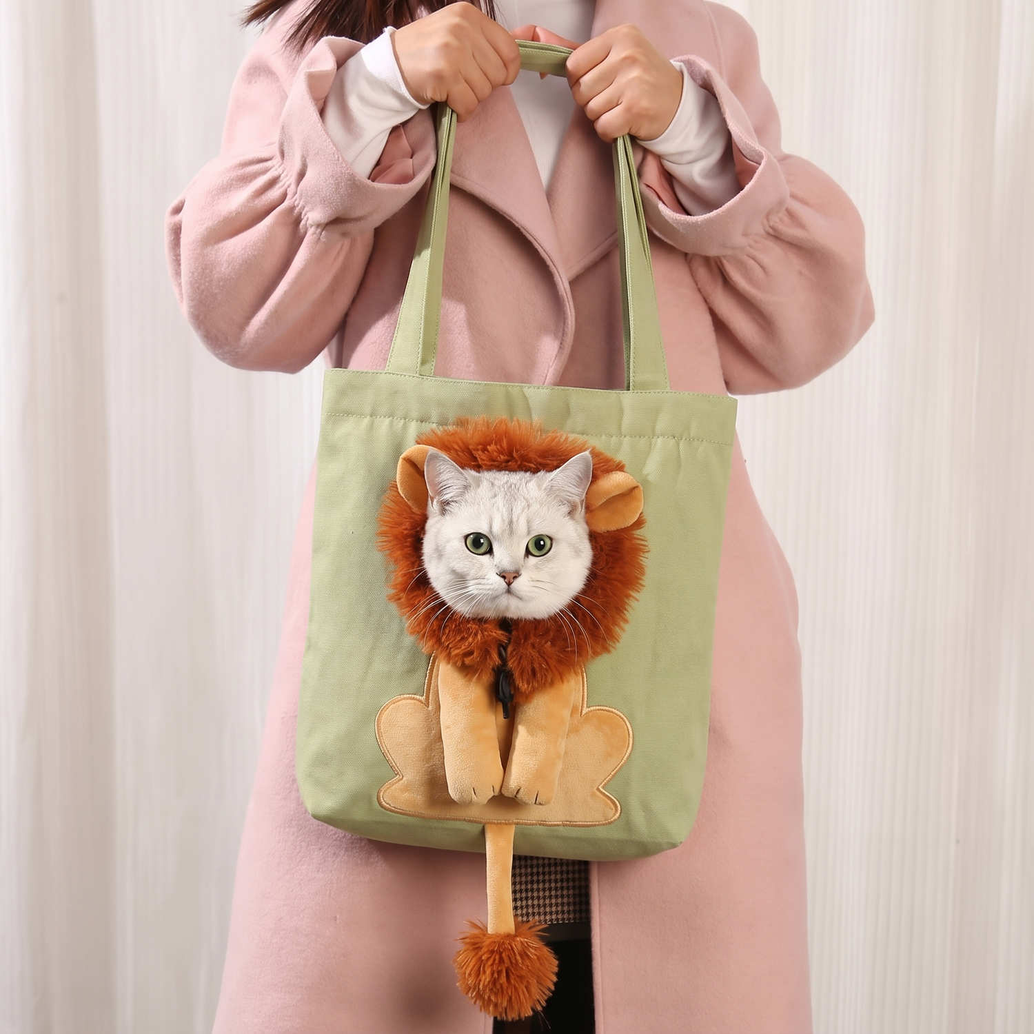 Cat wearing Lion Shaped Cat Shoulder Bag