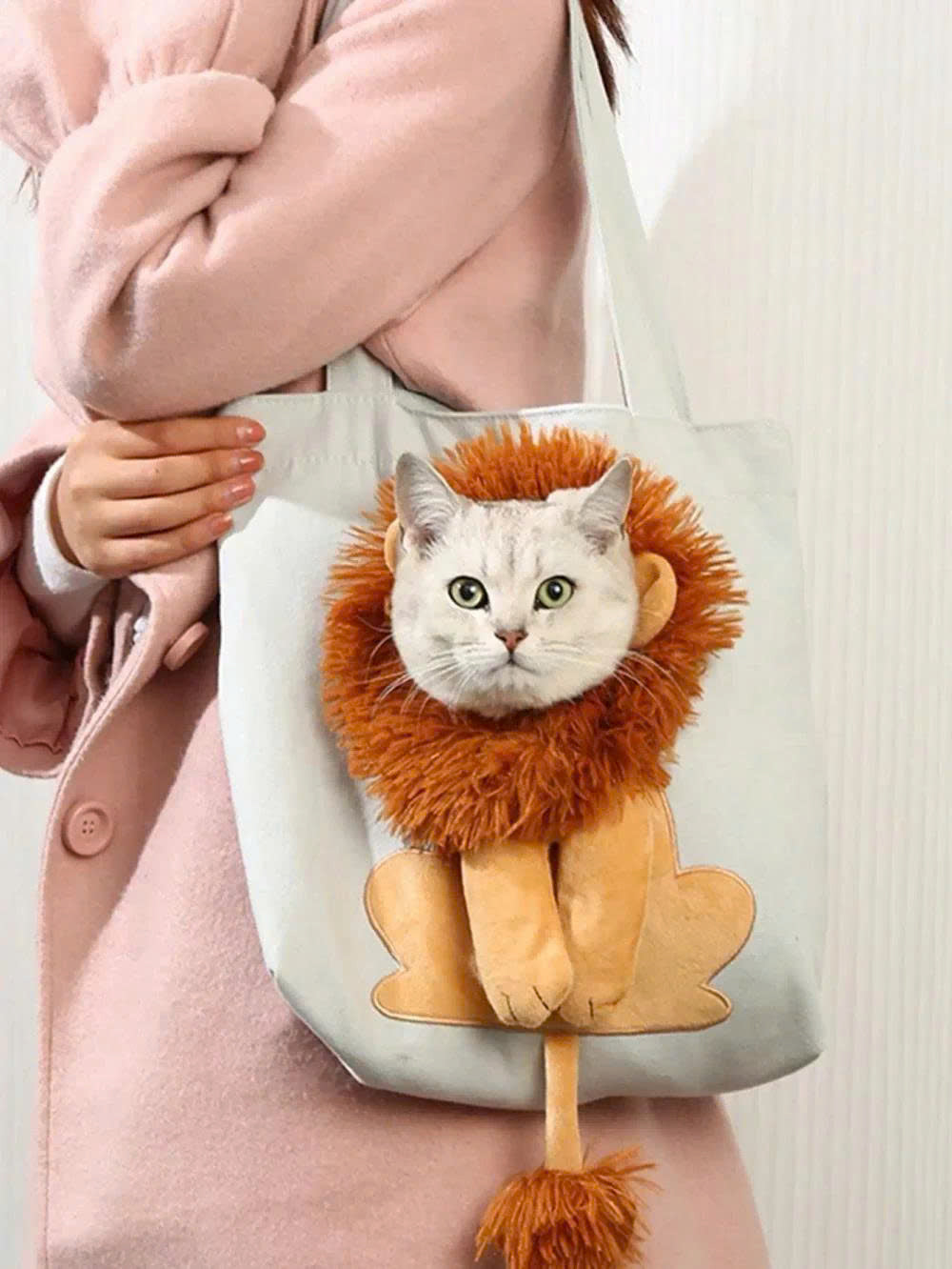 Woman carrying cat in lion shoulder bag